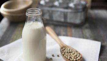 Leche de soja: propiedades, beneficios y contraindicaciones